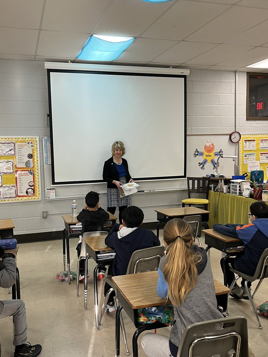 CPES_RCSTN's tweet image. Thank you to all of our guest readers for coming to read to our students today. Our students loved hearing the stories this morning to kick off Read Across America Day!
#TNloveslearning #WeareRCSTN