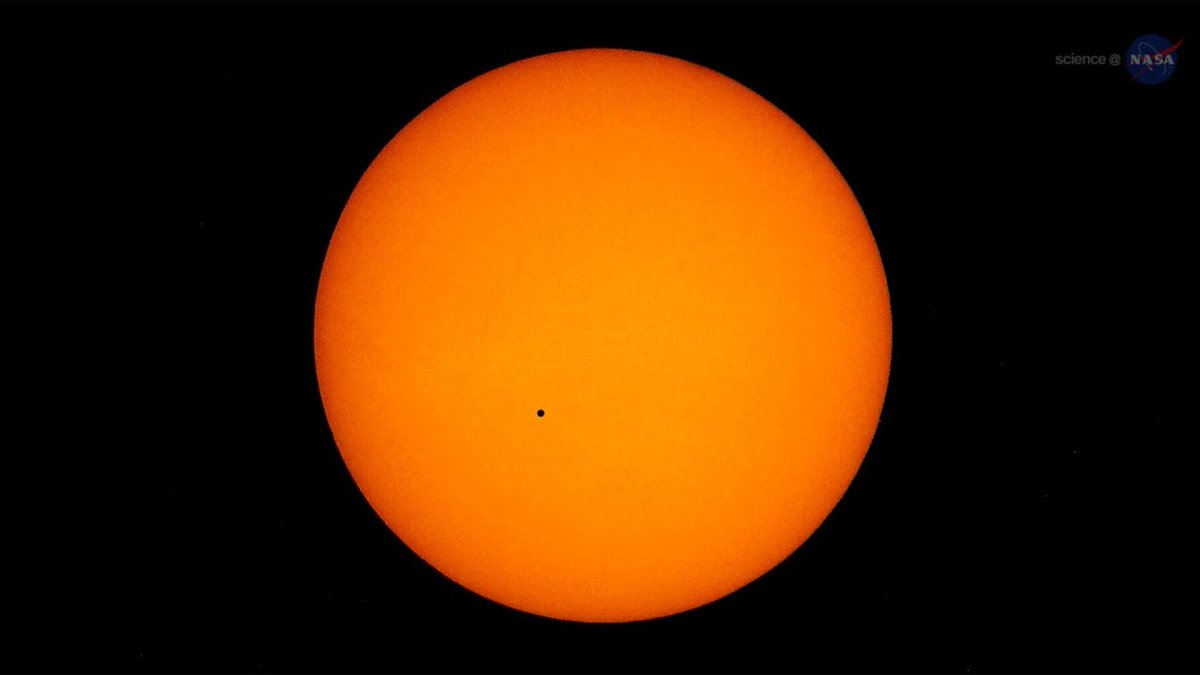 shrivatsaom's tweet photo. @NN121314 @sharoz @CedScherer Taking your point you may say that mercury is xyz times smaller than sun or you may simply show this picture. 
But to have the right effect the the 2nd entities should be so huge rendering length + breadth vs length * breadth discussion obsolete. https://t.co/6YFMBl1R5C