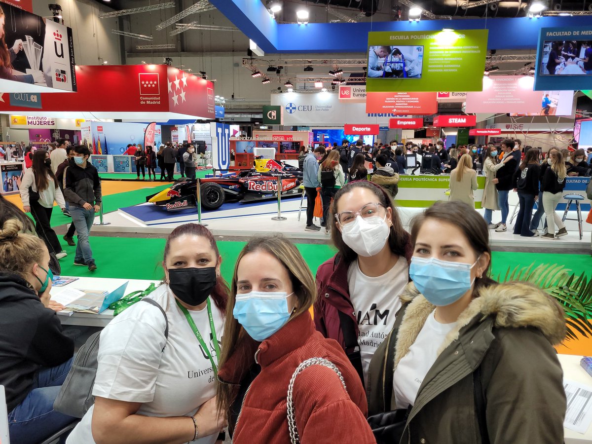 Hoy los grupos ThEVrapies y <a href="/farmavasm/">FARMAVASM</a> hemos estado en #AULA2022 con <a href="/uam_estudiantes/">UAM Estudiantes</a> enseñando Farmacología con nuestra Oca de los nuevos fármacos. Nos hemos divertido haciendo divulgación científica👇