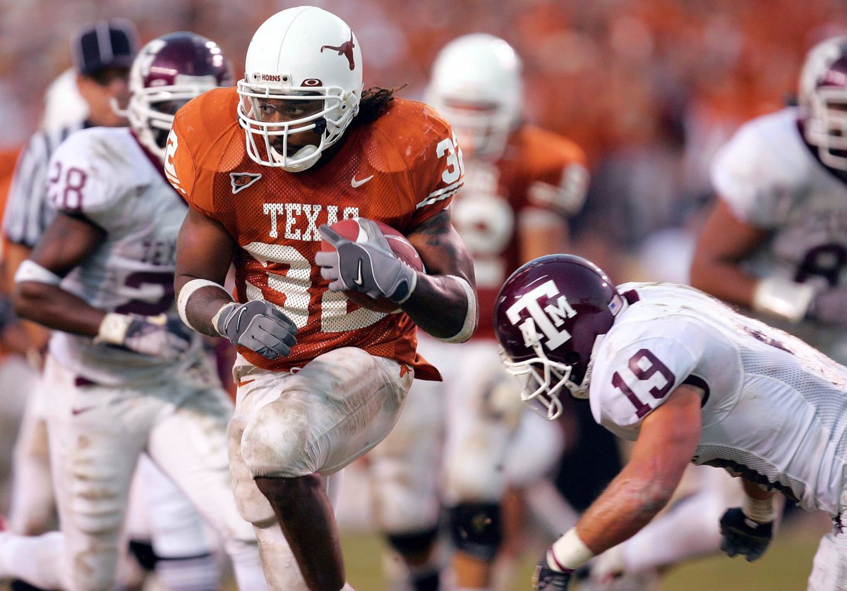 More on Cedric Benson. He has the most career rushing yards of any player against the Aggies in the modern era, and it’s not even close. In 4 games against Texas A&M, Benson had 615 rushing yards, 5.5 YPC, and 8 rushing TDs. https://t.co/HNrXgdXGnz