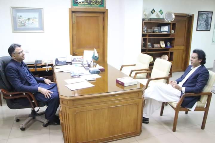 وزیراعظم کے معاون خصوصی برائے امورِ نوجوانان عثمان ڈار اور وفاقی وزیر برائے منصوبہ بندی و خصوصی اقدامات اسد عمر کے درمیان اہم ملاقات ہوئی۔
جس میں کامیاب جوان پروگرام کے تحت جاری دیگر اقدامات پر تفصیلی بات چیت کی گئی