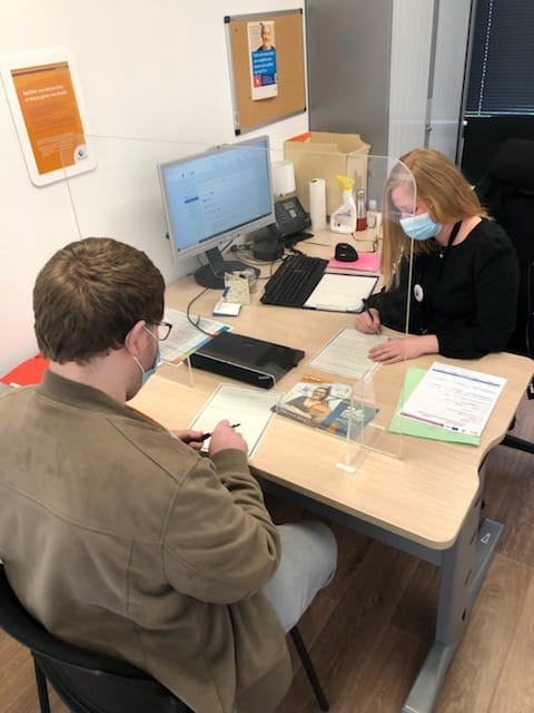 📢#CEJ J+2! Romuald est le 1️⃣0️⃣éme #jeune à signer un contrat d engagement jeune avec Adèle sa conseillère @poleemploi_HDF Lens Laloux. 🎯 retour à l'emploi @penin_marc <a href="/rachel_smagghe/">Smagghe Rachel</a> <a href="/LedruB/">LEDRU Marie Blandine</a> <a href="/A_Derisbourg/">Angélique Derisbourg</a> <a href="/JlucDerambure/">Jean Luc DERAMBURE</a>