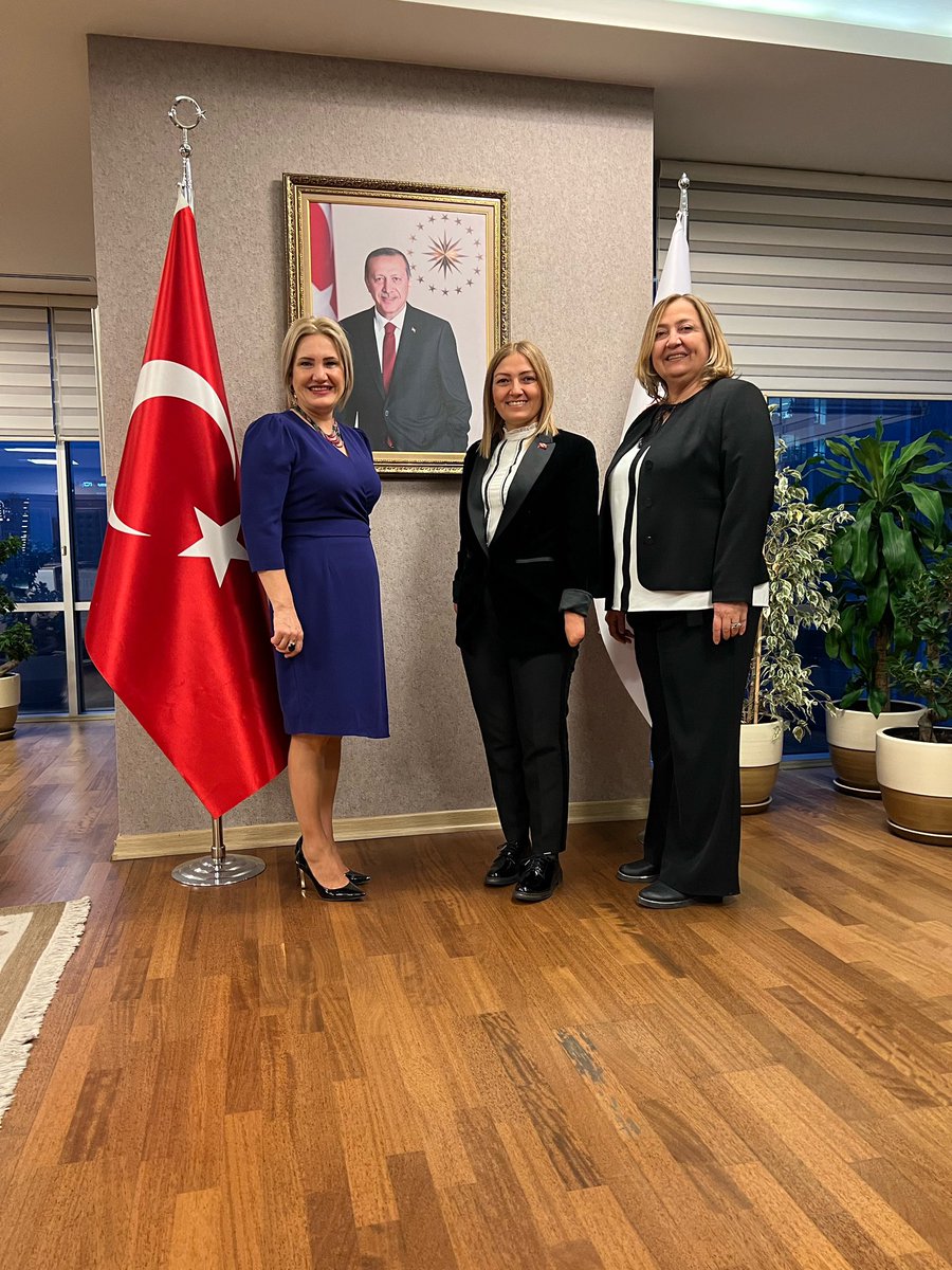 Zihinsel Özürlüler Federasyonu Genel Başkanı Sayın <a href="/AynurDankaz/">Aynur Dankaz</a> ile Zihinsel Özürlüler Federasyonu Genel Başkan Yard. Sayın <a href="/nhusulu/">Neslihan Hüsülüoğull</a>’nı misafir ettik. Nazik ziyaretleri için kendilerine teşekkür ediyorum.