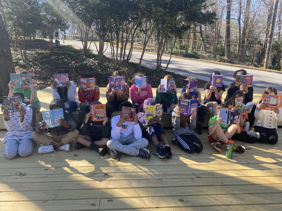 MrsSinoyiannis's tweet photo. Happy #ReadAcrossAmericaDay! #ignitingeveryflame https://t.co/Hw6EuhBcWb