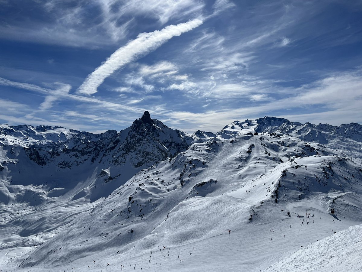 korz19's tweet photo. Encore une belle journée Les Ménuires ➡️ Méribel (en grève)  ➡️ Courchevel (pardon Courch’) ➡️ Méribel ➡️ Les Ménuires. Quelques kilomètres parcourus ! #les3vallees #LesMenuires #Meribel #Courchevel https://t.co/jrcuMS5CF0