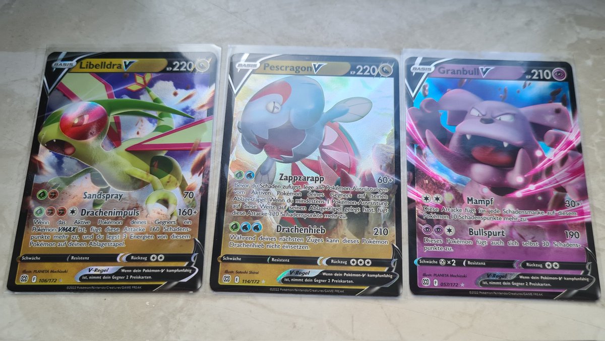 Miiruto's tweet photo. Got 8 Packs yesterday from my first money I earned at my job and... #Pokemon #PokemonSwordShield https://t.co/HODJWcFRg6
