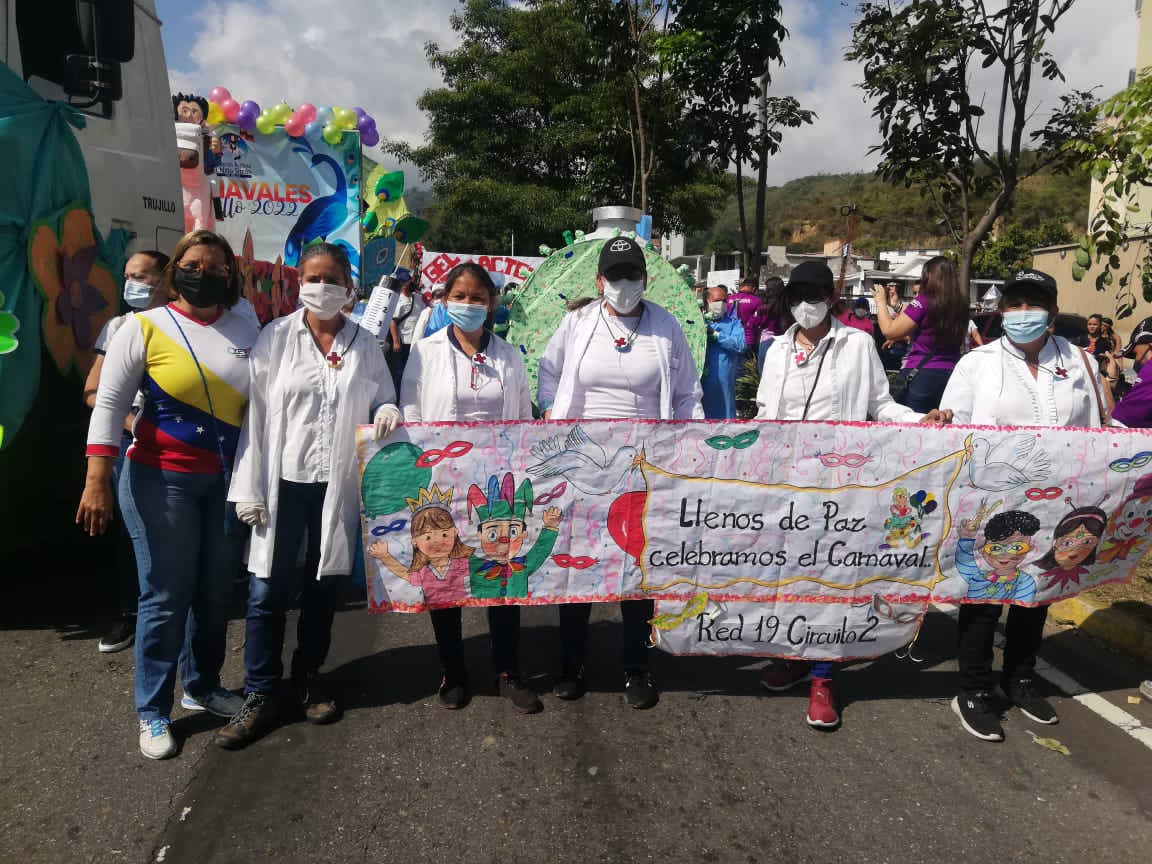 instituciones educativas de #Trujillo participaron en los #CarnavalesSeguros2022 con creativas comparsas llenando de color y alegría la  Av. Bolívar de Valera.

#VenezuelaApuestaALaPaz 

@NicolasMaduro   
@_LaAvanzadora   
@LirosTorres   
@Gerardo4fPsuv   
@MPPEDUCACION