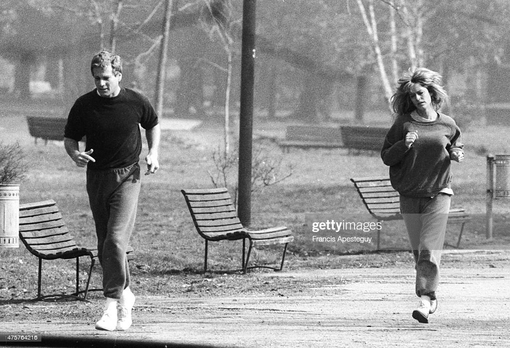 TevTalks's tweet photo. 28 FEB 1982 (40y ago)

Who is running in the park in Milano, Italia?

Yes - Fawcett &amp; O'Neal!

Nice one https://t.co/58szudXclv

#TevTalks #Milano #Italia #Milan #Italy #celebrity #1980s #1980sinfilmorsong #thursdaymorning #Dublin #Ireland #London #Hollywood https://t.co/FimdcugnXf