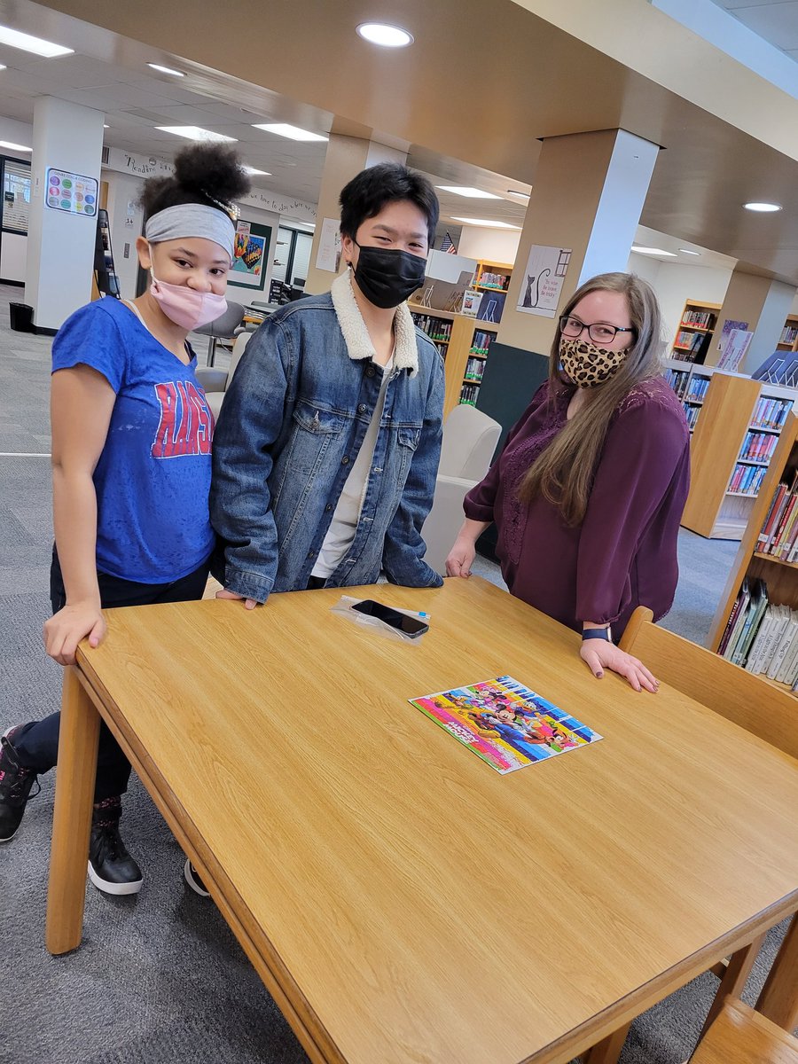 NGMSLibrary's tweet photo. @NGMSgators are working on collaboration skills through puzzle races in the library. 100-piece puzzles, record time so far: 12 min. 7 sec.! @angiewiegers @NKCSchools #nkclibraries https://t.co/85t3OOYTlu