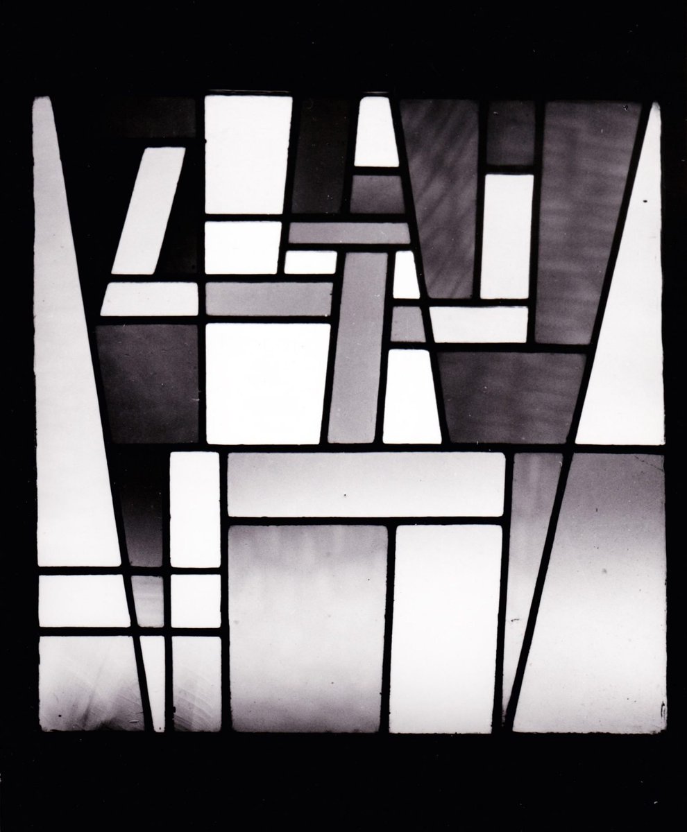 ValeMuseum's tweet photo. Max Mara FW 2022/23 inspired by Dadaist Swiss artist Sophie Taeuber-Arp (1889 - 1943). 

1. Schematic Composition, 1933, oil and wood on board, MoMA, New York
2. Stained-glass window for the apartment of André Horn, Strasbourg

#MaxMaraFW22 #MFW2022 https://t.co/f8BmwbiDhs