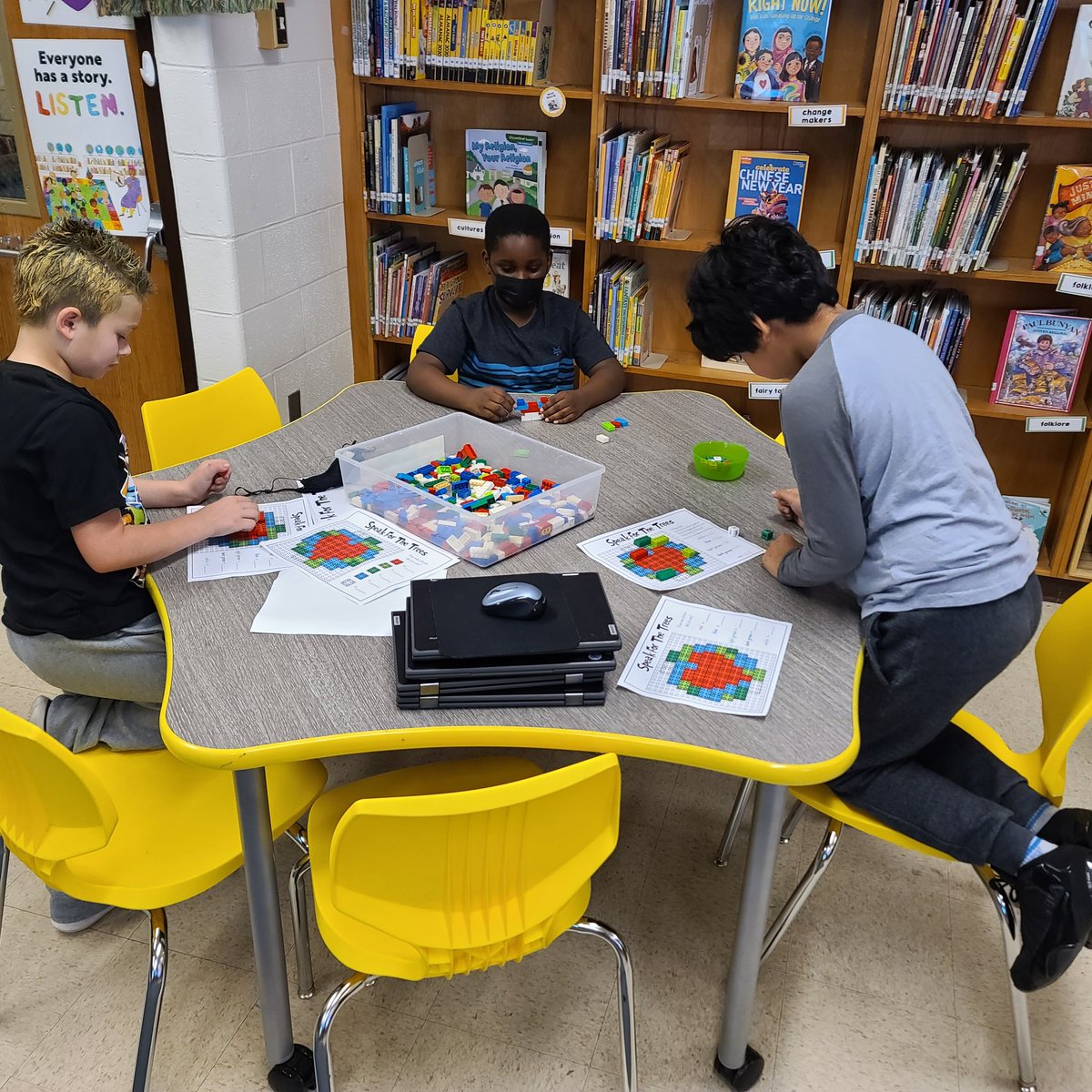 SOESlibrarylady's tweet photo. It's been awhile! SO stoked to see the smiles on their faces as they explore and learn together! #librarylove #learninglove #steam #ReadAcrossAmerica https://t.co/oYkEUGYoIt