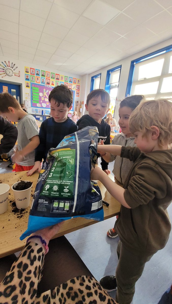 Yesterday we planted our plants from the #incredibleedibles2022 program! Was very exciting, hopefully they grow and we can eat them #yum 🍓🥬🥔