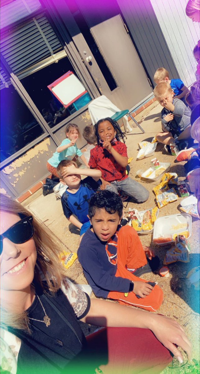 Mrs_BEaster's tweet photo. Enjoying lunch outside on this beautiful day!!!!! #boosterthonincentive @GrangeHallES #ghesproud https://t.co/f2H9Vjskt7