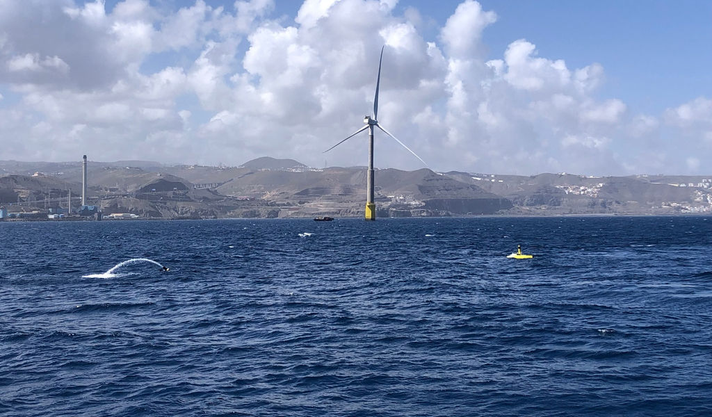 TEToday's tweet photo. RW Power installs wave-powered desalination pump off Canary Islands
Read more: https://t.co/rRIzE0V80F
#RWPower @plocan #marineenergy #desalination
(Photo by PLOCAN) https://t.co/cdgIEvJT1R