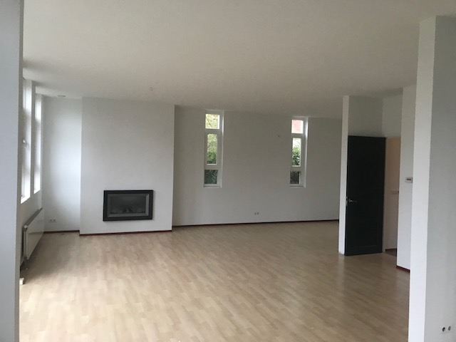 Deze prachtige woning in #Almere mogen voorzien van sauswerk binnen in RAL 9016 met schilderwerk in RAL 9010 en RAL 7016. Ook een vrijblijvende offerte? Kijk op sgnederland.nl of bel ons 0318-303300.