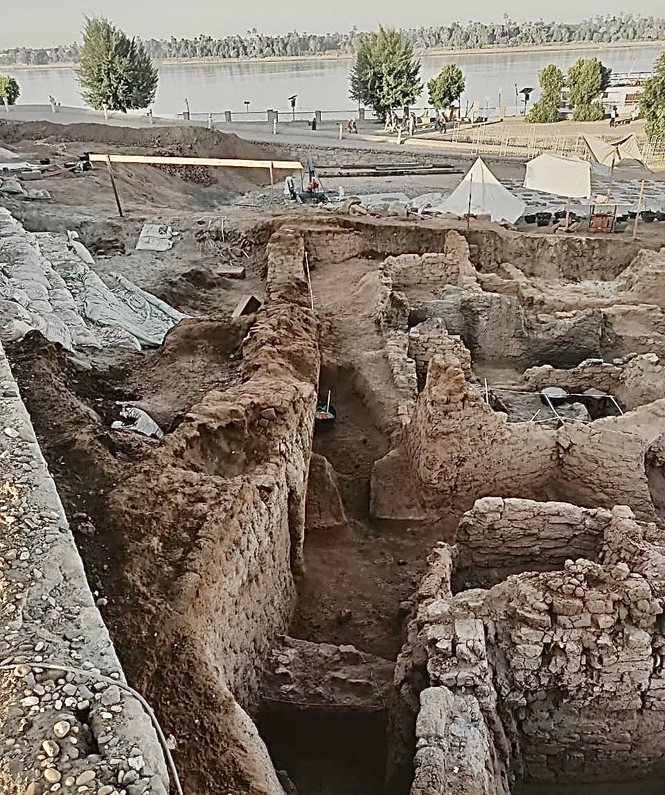 luxortimes's tweet photo. Archaeologists Discover 4000-Year-Old Silos in Upper Egypt. For more details &amp; photos https://t.co/8dEnxKNCym @indyfromspace @yukinegy https://t.co/ukBBD2gq29