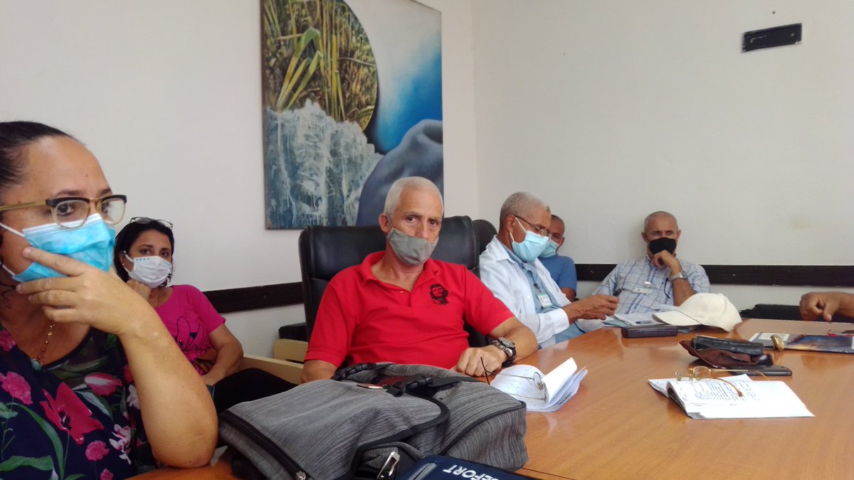 MCalsna's tweet photo. Se realiza analisis en el Hospital Dr Gustavo Aldereguiar de Cienfuegos el avance del proceso inversionista y de reparación y mantenimiento, se trabaja en la reparación general de los salones de operaciones, la obra civil para el montaje de dos plantas de oxígeno.#Cuba https://t.co/bWX58G6Vb9