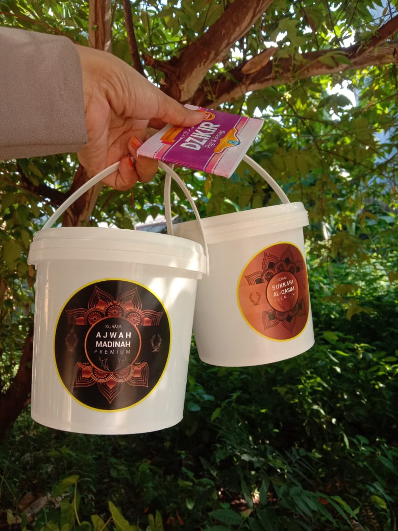 geraianakbunda's tweet photo. Bismillah kurma ajwa 100k dan sukkari 45k kemasan ember 800g cocok untuk buah tangan. 
Expired masih lama fresh stok terbaru..
Barakallahu fiik @AdamVelcro @BournAgainShell @umkmlapak @adhilla_Lim https://t.co/saq2a4fyaG