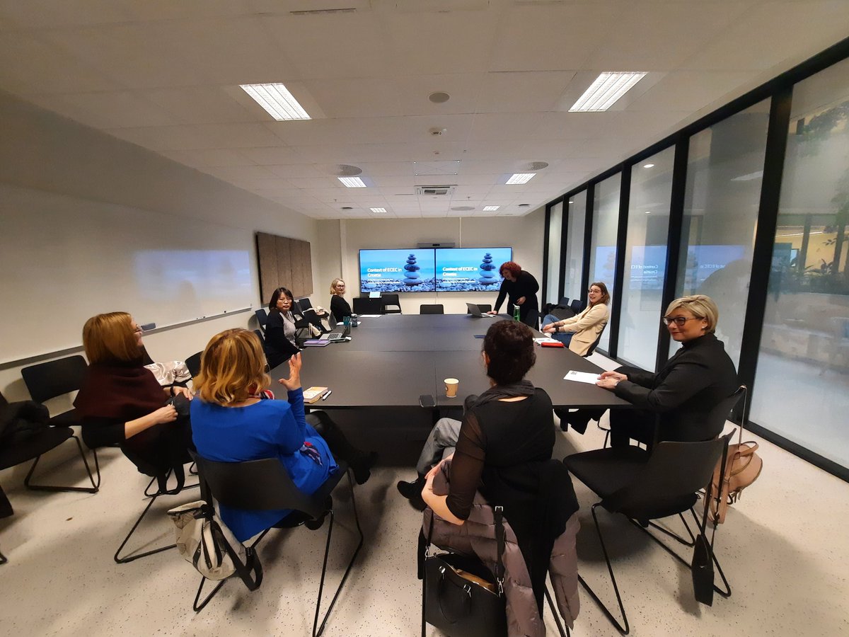 Greetings from beautiful Norway! 🇳🇴
Visiting @hvl_no in Berger to learn more about ECEC.
Also, our <a href="/AdrijanaVJ/">Adrijana VJ</a> gave presentation about ECEC in Croatia!

😃🇳🇴