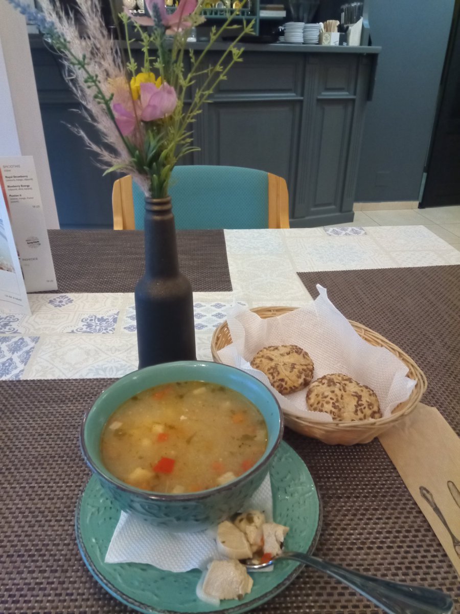 FabGiagnoni's tweet photo. Continuano a trattarmi coi guanti allo #ShamrockInn di #Iasi, in #Romania. Trasferimento imminente!?
#NoPagoAfito
#ProfugoAVita
#FatemeTornà
#FatemeMagnà! https://t.co/bUVuZdHbVN