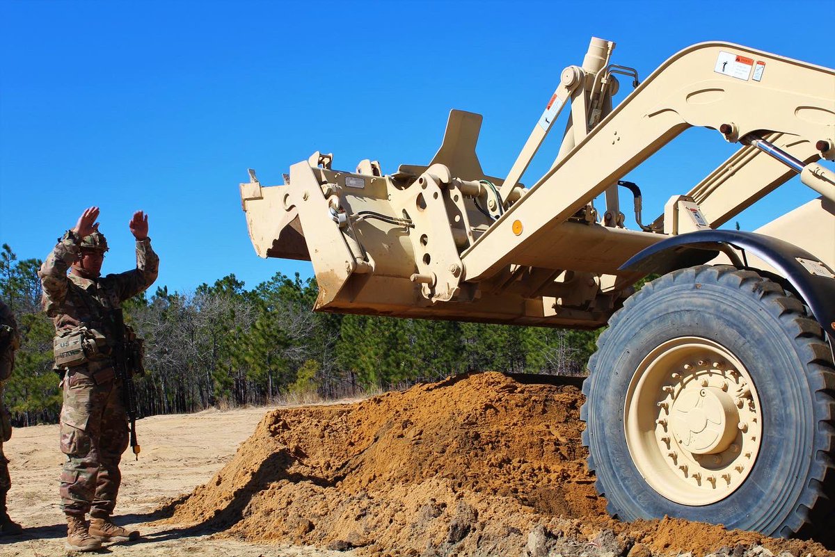 127th_AEB's tweet image. Bravo Company conducted spoil removal as well as triple strand Concertina Wire obstacle building. Awesome training for our Engineers!! #devilstrike #SLTW