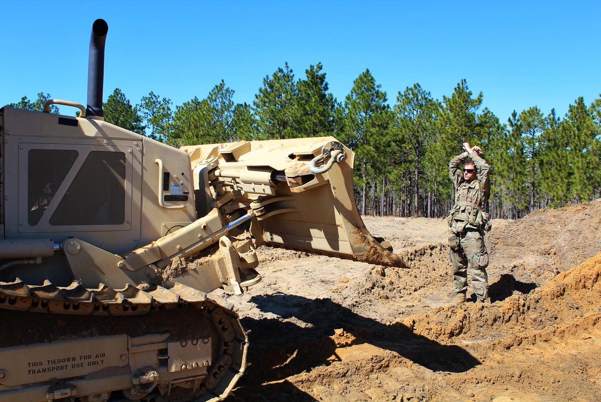 127th_AEB's tweet image. Bravo Company conducted spoil removal as well as triple strand Concertina Wire obstacle building. Awesome training for our Engineers!! #devilstrike #SLTW