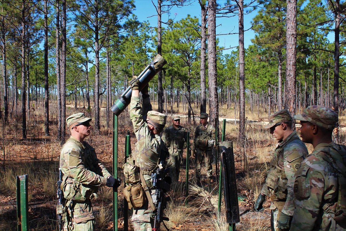 127th_AEB's tweet image. Bravo Company conducted spoil removal as well as triple strand Concertina Wire obstacle building. Awesome training for our Engineers!! #devilstrike #SLTW