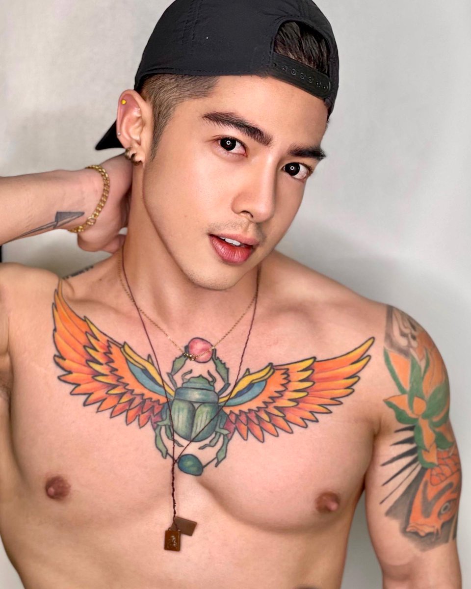 𝐓𝐨𝐮𝐠𝐡 𝐝𝐞𝐜𝐢𝐬𝐢𝐨𝐧. 𝐋𝐞𝐟𝐭 𝐨𝐫 𝐑𝐢𝐠𝐡𝐭?