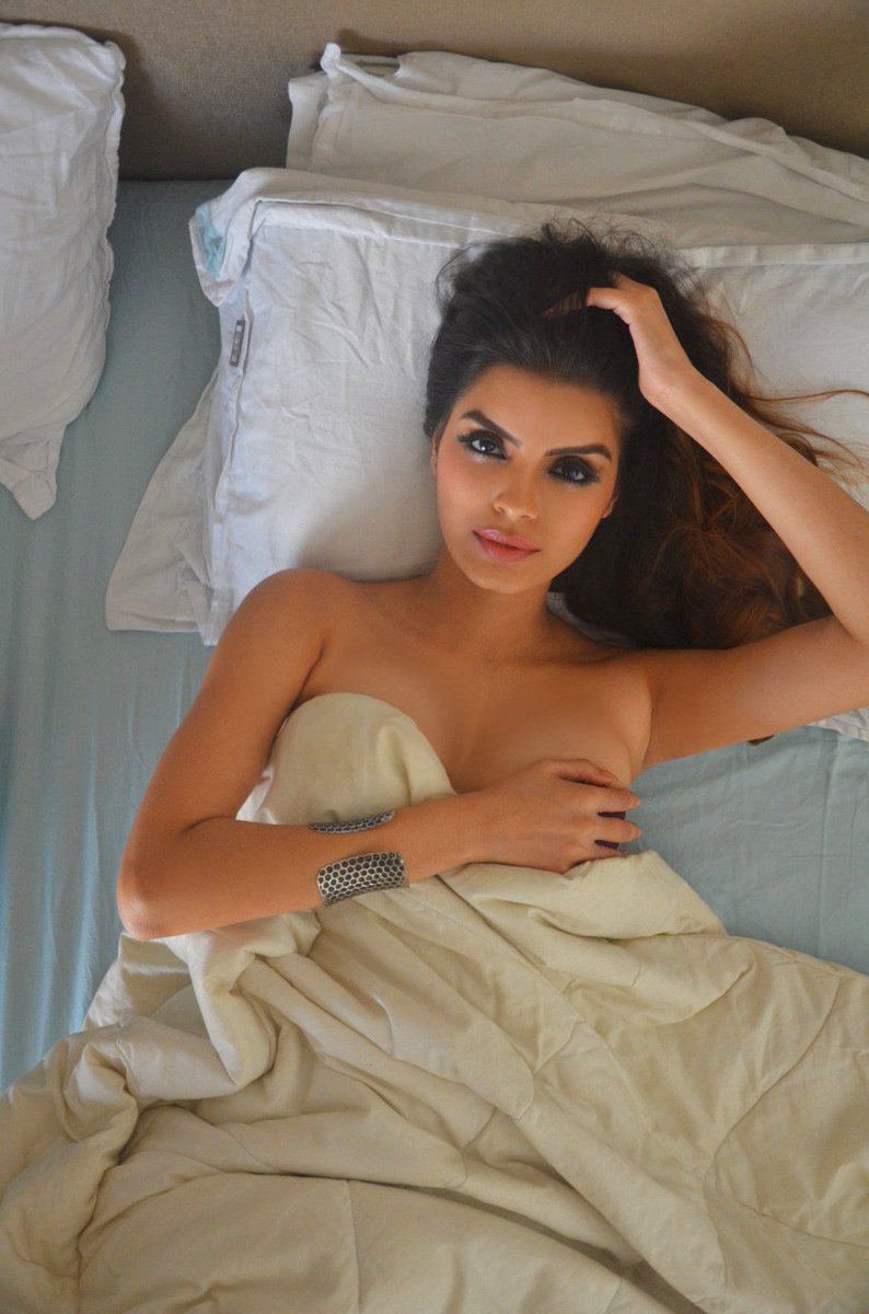 Actress Sonali Raut Looks Sensational as she poses in a white bedsheet in a slutry snap.