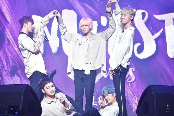 nuest_pandal's tweet photo. 이런 우당탕탕 뉴이스트를 다신 못본다는게 너무 힘들다ㅜ https://t.co/z7AL5KDaS1