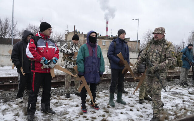 CorruptionFreel's tweet photo. Russian Soldier’s Alleged Text To His Mother: ‘We’re Targeting Civilians’ | Corruption-Free Press https://t.co/RfmHK72QM5 https://t.co/ANzBCy5wYC