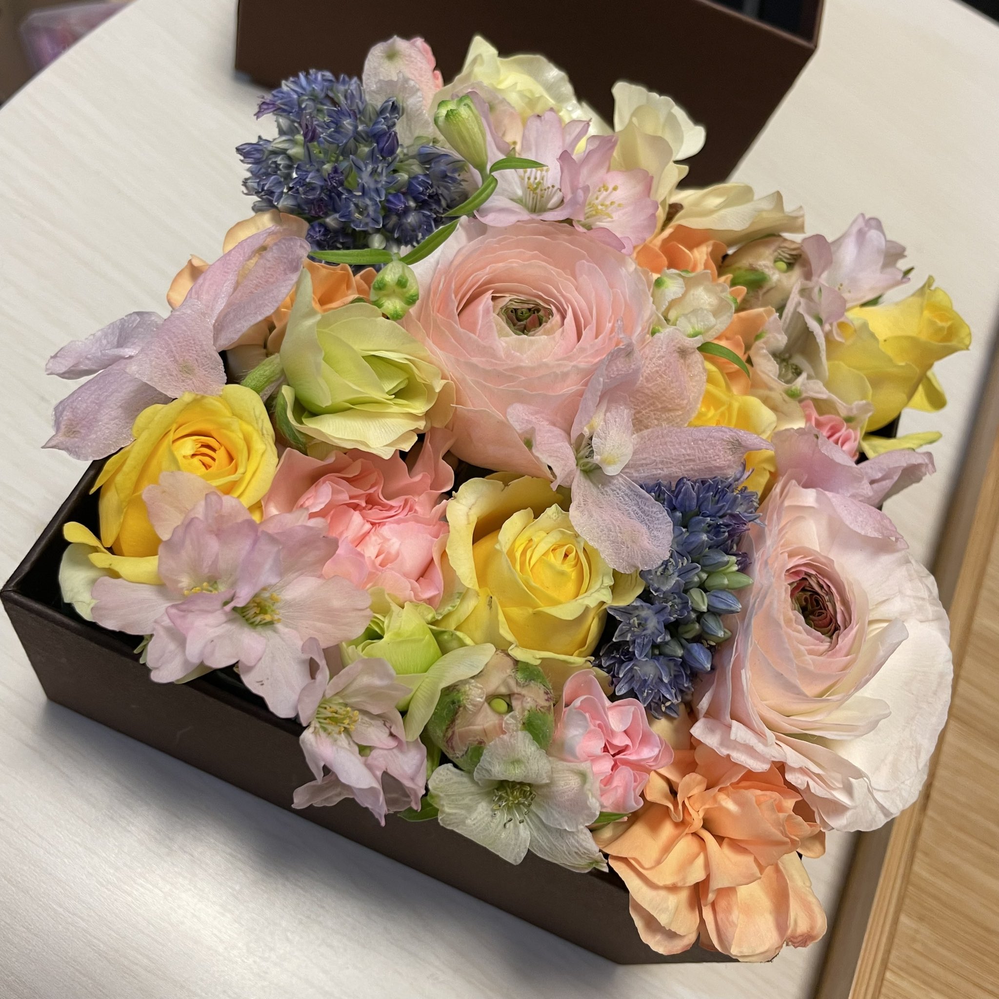 上田悠華子 Nhkキャスター 石巻の花屋さんから中継で紹介した フラワーボックス ラナンキュラスに桜 春ですね T Co Kqikrwa6bz Twitter