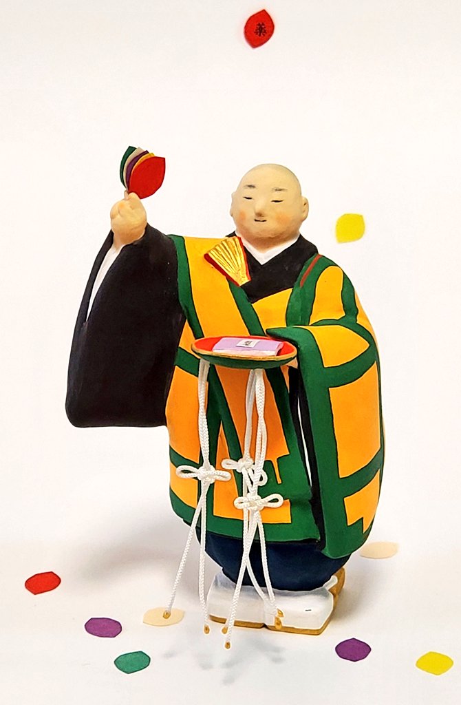 中田文花 薬師寺 花会式練行衆人形 文花作 薬師寺機関誌 用に撮影しました 掲載はモノクロ 華籠の上には薬師悔過の経本が 目にも耳にも それはそれは美しい法要です 東大寺と薬師寺の修二会の作品に明け暮れる私の３月です 花会式