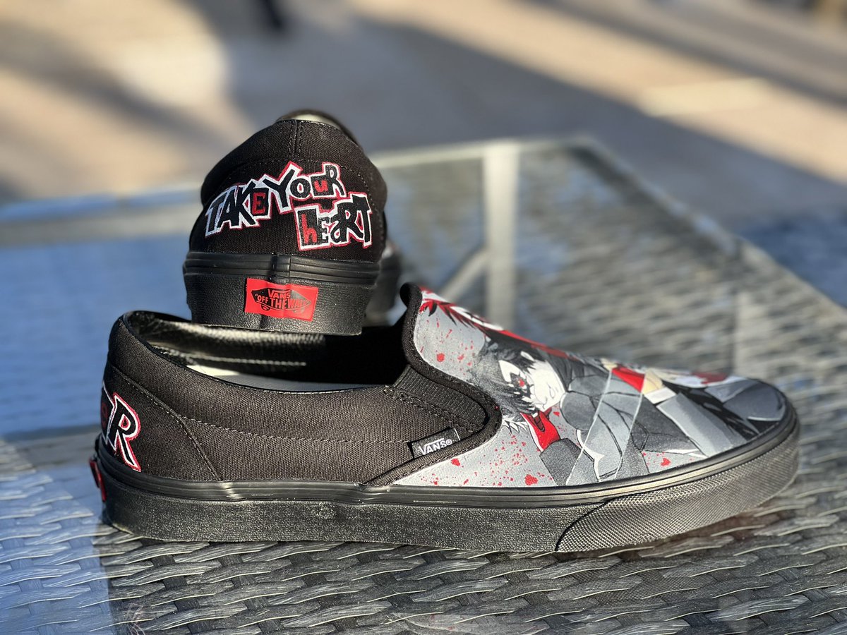 OctaviusDMV's tweet image. So I had my friend make me some custom #Persona5 shoes! These are the final result! They look so good. She did this all by hand too! 

Thank you so much Jazz. She doesn’t have a Twitter but her instagram is here. Check out the other things she’s done.

instagram.com/artbyjazzmyn?u…