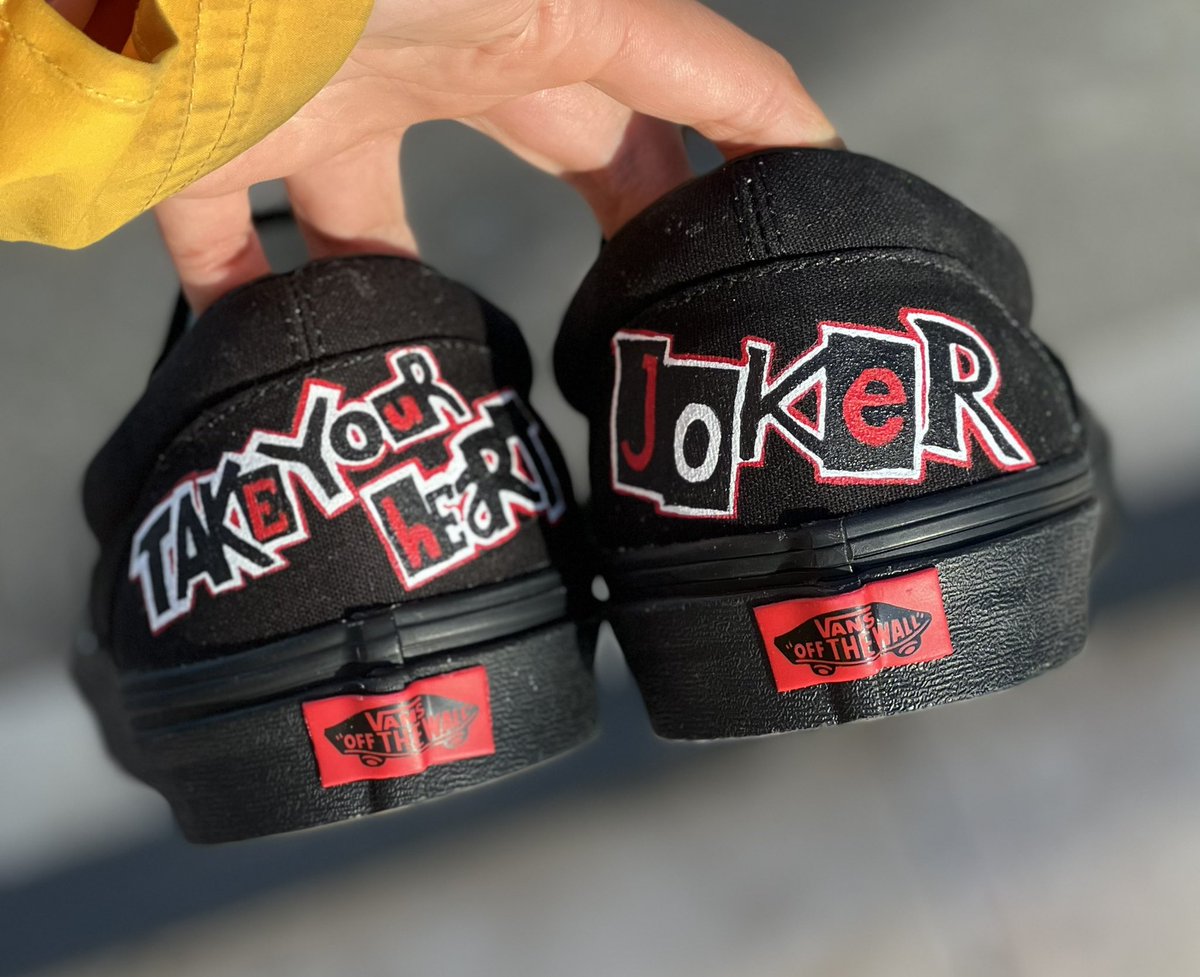 OctaviusDMV's tweet image. So I had my friend make me some custom #Persona5 shoes! These are the final result! They look so good. She did this all by hand too! 

Thank you so much Jazz. She doesn’t have a Twitter but her instagram is here. Check out the other things she’s done.

instagram.com/artbyjazzmyn?u…
