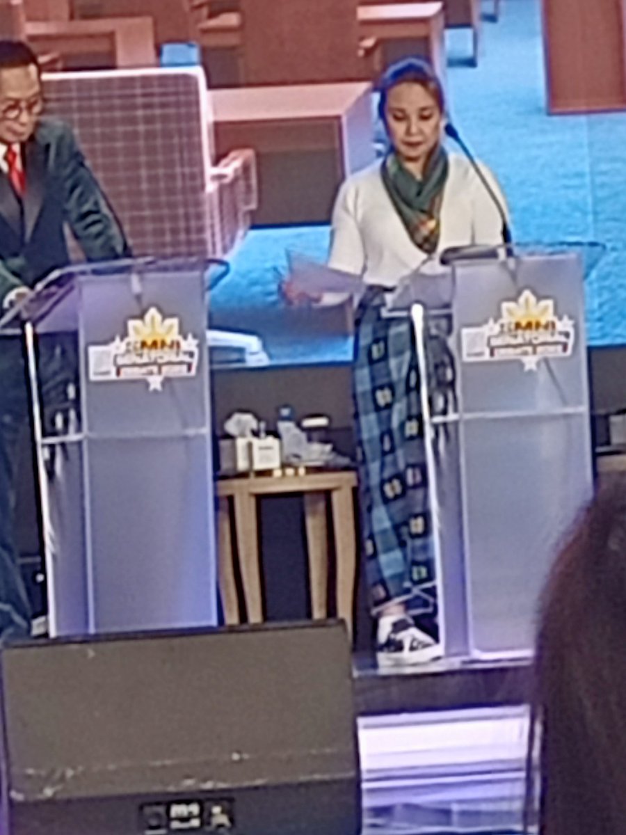 Ms. Loren Legarda is wearing rubber shoes for the Senatorial debates. Which is really the smart thing to do when you expect to be standing for hours. @lenirobredo @jillrobredo