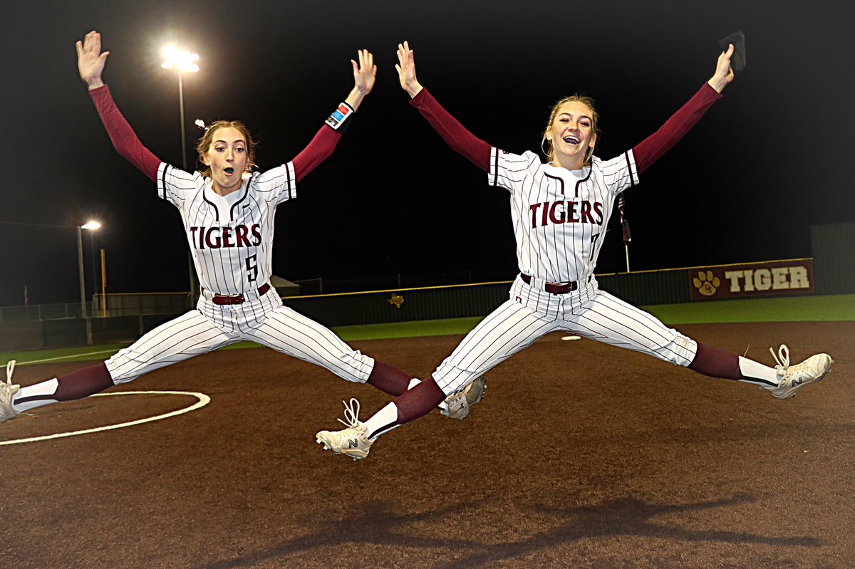 THE DRIPPING SPRINGS LADY TIGERS 8-0 OVER BOERNE CHAMPIONS.JORDAN COX WITH THE HOME RUN. HAIDEN REECE WITH THE PITCHING DUB <a href="/jww1688/">Wade Womack</a> <a href="/CoachGZimmerman/">Galen Zimmerman</a> <a href="/FlxAtx/">FLX ATX</a>