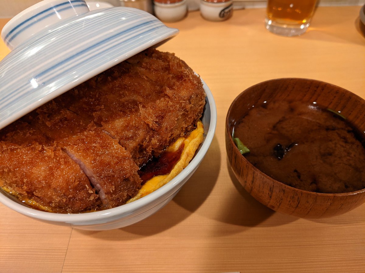 ngzk_20's tweet photo. 前々から気になってたし、昨日飯テロで流れてきたからご近所というのもあって行ってきた〜
すごく肉厚で柔らかなお肉でとても美味しかったです
タレも美味でした
丸七さん@門前仲町 https://t.co/GsugvT2alU