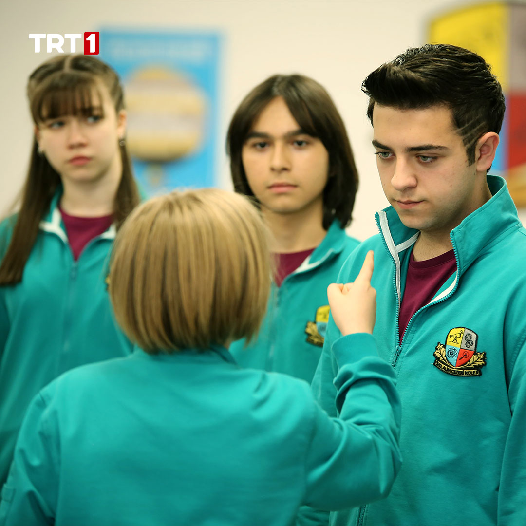 Bölüm fotoğraflarımız 💥
Yeni bölüm tahminlerinizi alalım 👇

#Tozkoparanİskender 42 ve 43. bölümleriyle pazar 16.15'te #TRT1'de 🏹
<a href="/trt1/">TRT 1</a>