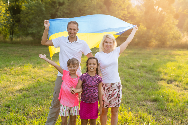 vaincrelamuco's tweet photo. Au 7e jour de guerre en #Ukraine, @vaincrelamuco manifeste son total soutien aux Ukrainiens pour venir en aide aux 995 patients et leur famille.💙💛
En lien avec ses partenaires pour envoyer des équipements médicaux, elle se tient #solidaire aux côtés de CF Europe. #mucoviscidose https://t.co/C5uY3C0jIN