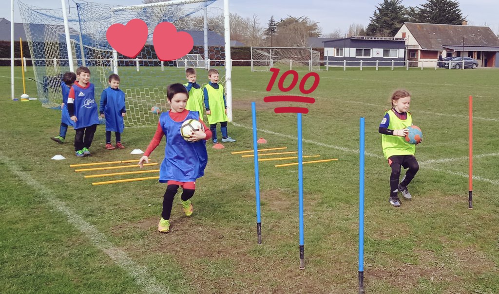 UPontorson's tweet photo. ➡️ L'USP de demain ‼️

♥️ Ayez confiance en l'avenir, il a bon fond...⚽

#TeamUSP #USP1910 #AllezPontorson #ViveLaVie #CœurAvecLesDoigts https://t.co/KsqnXgKiu7