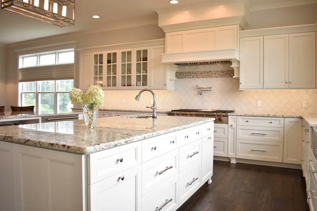 rm_kitchens's tweet photo. We are thinking Spring with this white kitchen. What are you looking forward to this Spring? https://t.co/9Th2hQmXT0