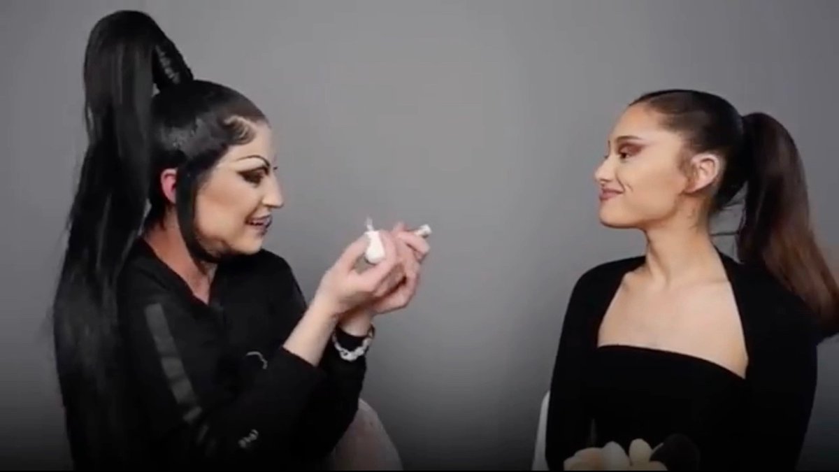 arislovelymoon's tweet photo. 🦇 Gotmik painting Ariana Grande with @rembeauty products only 🦇 https://t.co/95EKAeXh5t