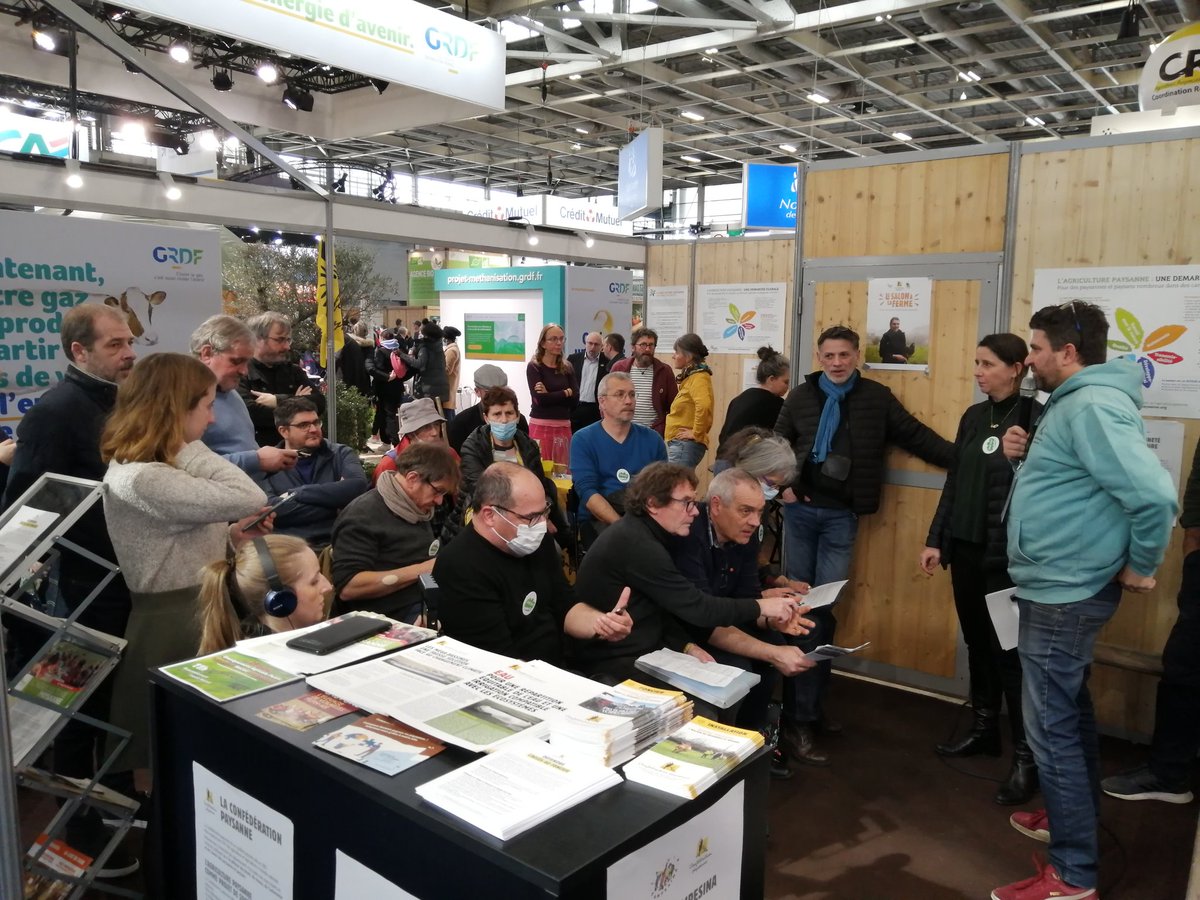 Table ronde sur notre stand #SIA2022 avec @snetapfsu sur Comment former et installer un million de paysannes et paysans ? #emploi #souverainetéalimentaire #enseignementagricolepublic