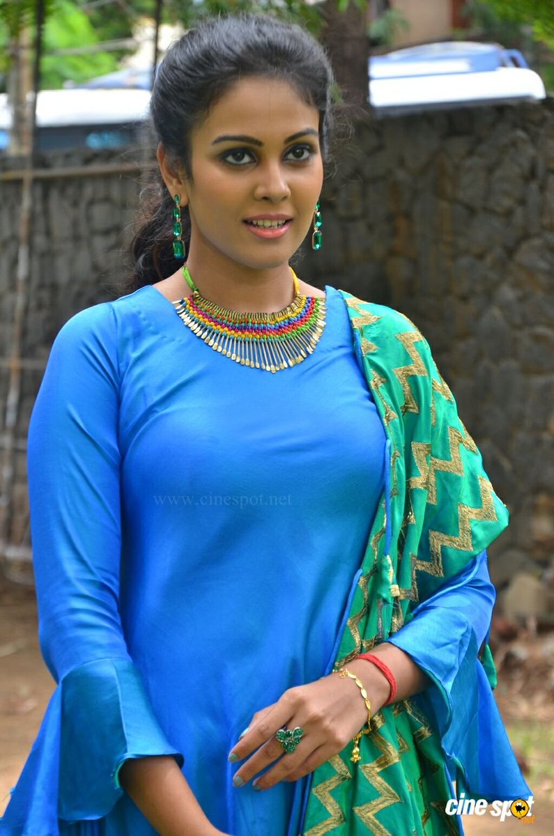 tamilcinestars's tweet photo. Throwback Thursday Special 😻🥰😍🔥
@IamChandini_12 #Chandini #ChandiniTamilarasan
https://t.co/vdszvpJtPV 🖥️🖱️ 👈🏼
#Throwback #UnseenActress #ThrowbackSpecial #ThrowbackPics https://t.co/kvxU4q0t6f
