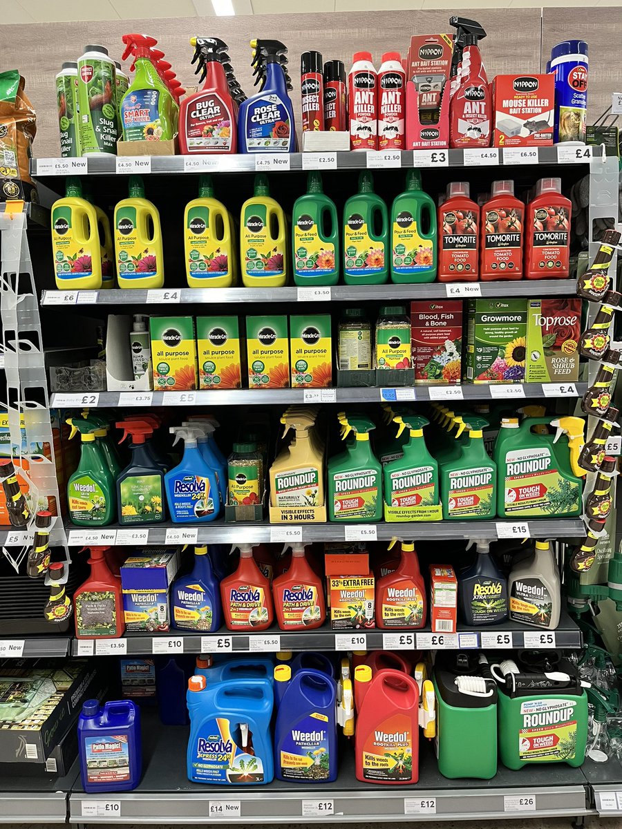 DirtyGardenH0E's tweet image. Please reconsider before picking up anything else but plant feed from these shelves.  Pretend they don’t exist. Nature and future generations will thank you, as will your health. This is not gardening. There are no ‘quick fixes’ without consequences.
#GardeningTwitter #Gardening
