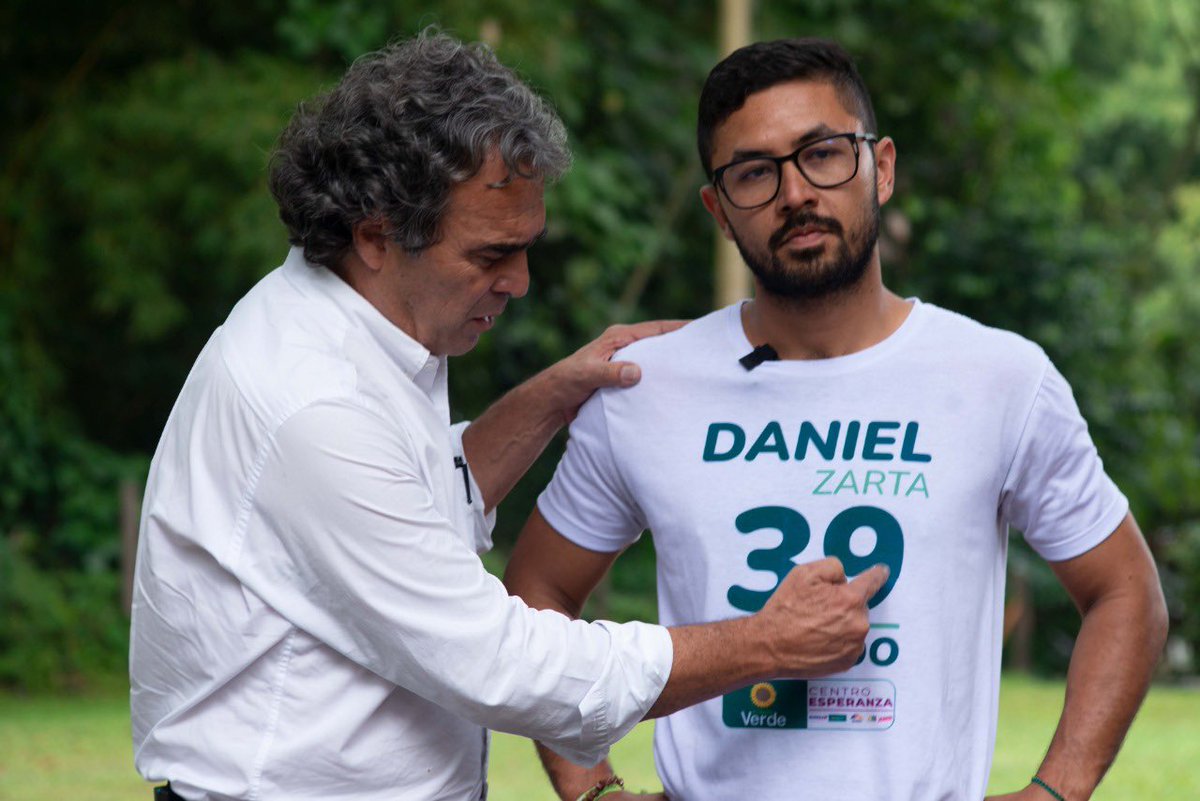Daniel_Zarta's tweet photo. Este próximo 13 de marzo, háganle caso a @sergio_fajardo y marquen el 3️⃣9️⃣ al Senado en la lista de la @CoaliEsperanza.
🚴🏼♂️ Ya saben, al Congreso #EsConDaniel https://t.co/SiwVmB1pZk