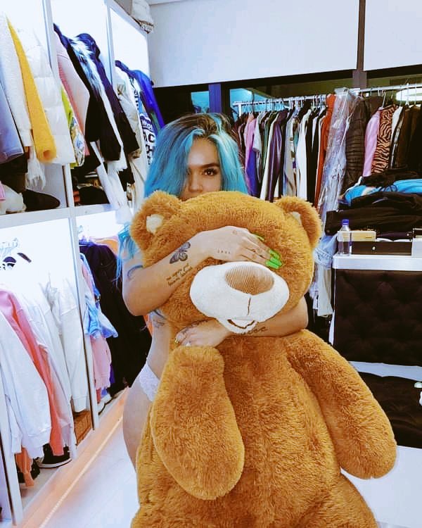 AlexDicuru92's tweet photo. Buenos días mi gente, acá amaneciendo de lo mejor con esta BIchota @karolg  "quien fuera ese peluche" 🙃 https://t.co/KW998X6Sk0