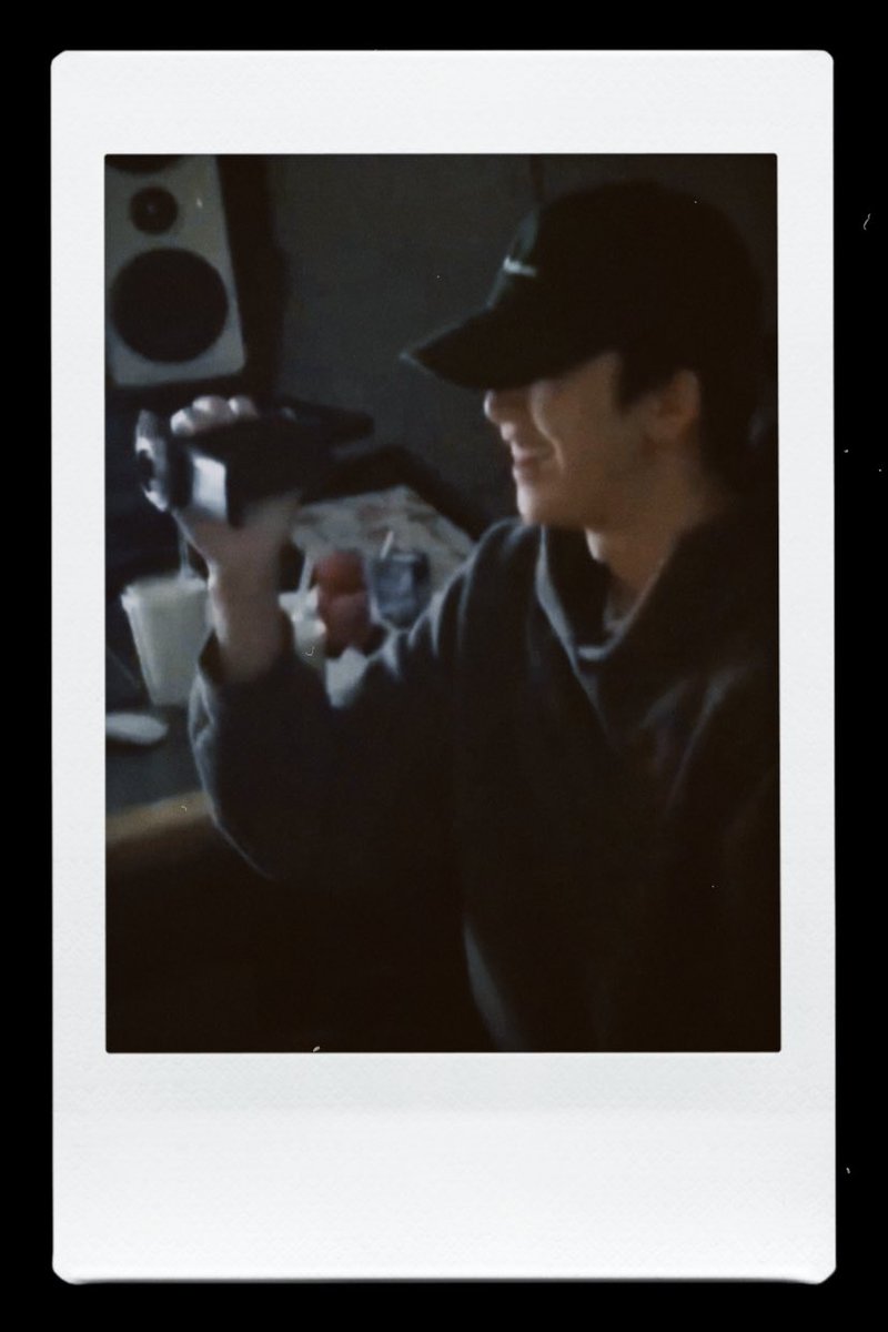 ppftswift's tweet image. ‘I like shiny things, but I'd marry you with paper rings’ ✨💍