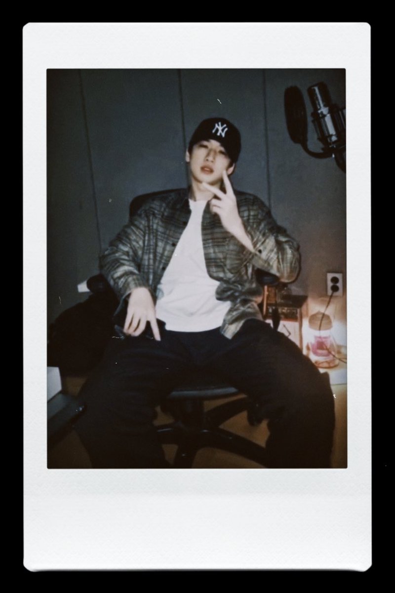 ppftswift's tweet image. ‘I like shiny things, but I'd marry you with paper rings’ ✨💍